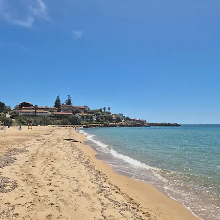 Отель Villaggio Club Baia Dei Gigli